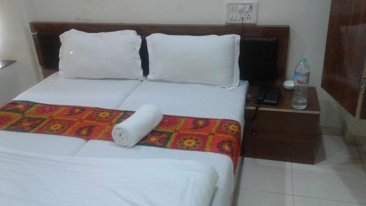 Akshara Residency Hotel Mumbai Ngoại thất bức ảnh