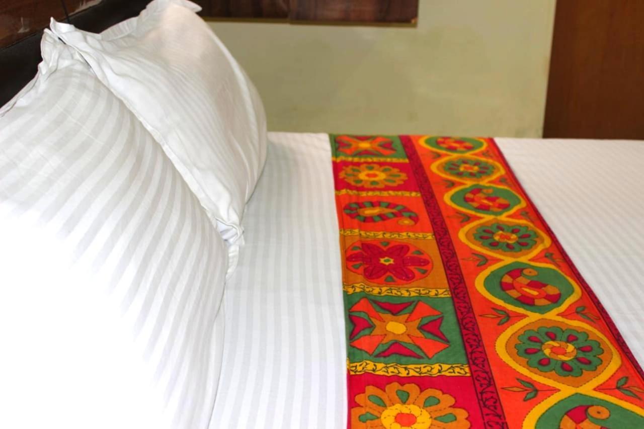 Akshara Residency Hotel Mumbai Ngoại thất bức ảnh
